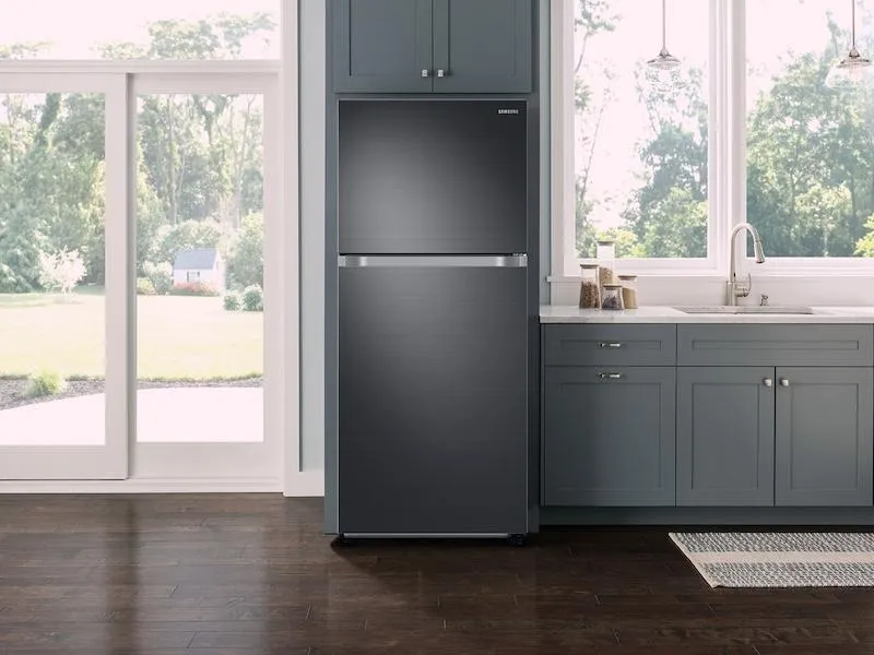 21 cu. ft. Top Freezer Refrigerator with FlexZone™ and Ice Maker in Black Stainless Steel