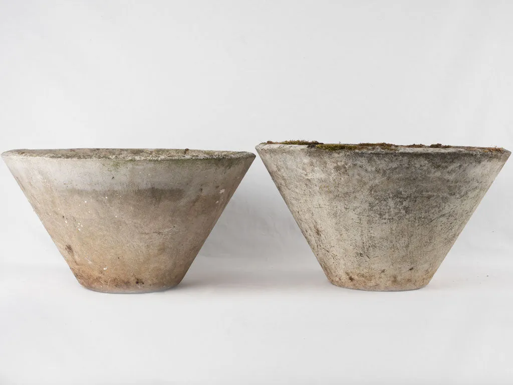 Pair of conical planters - Willy Guhl 21¾"