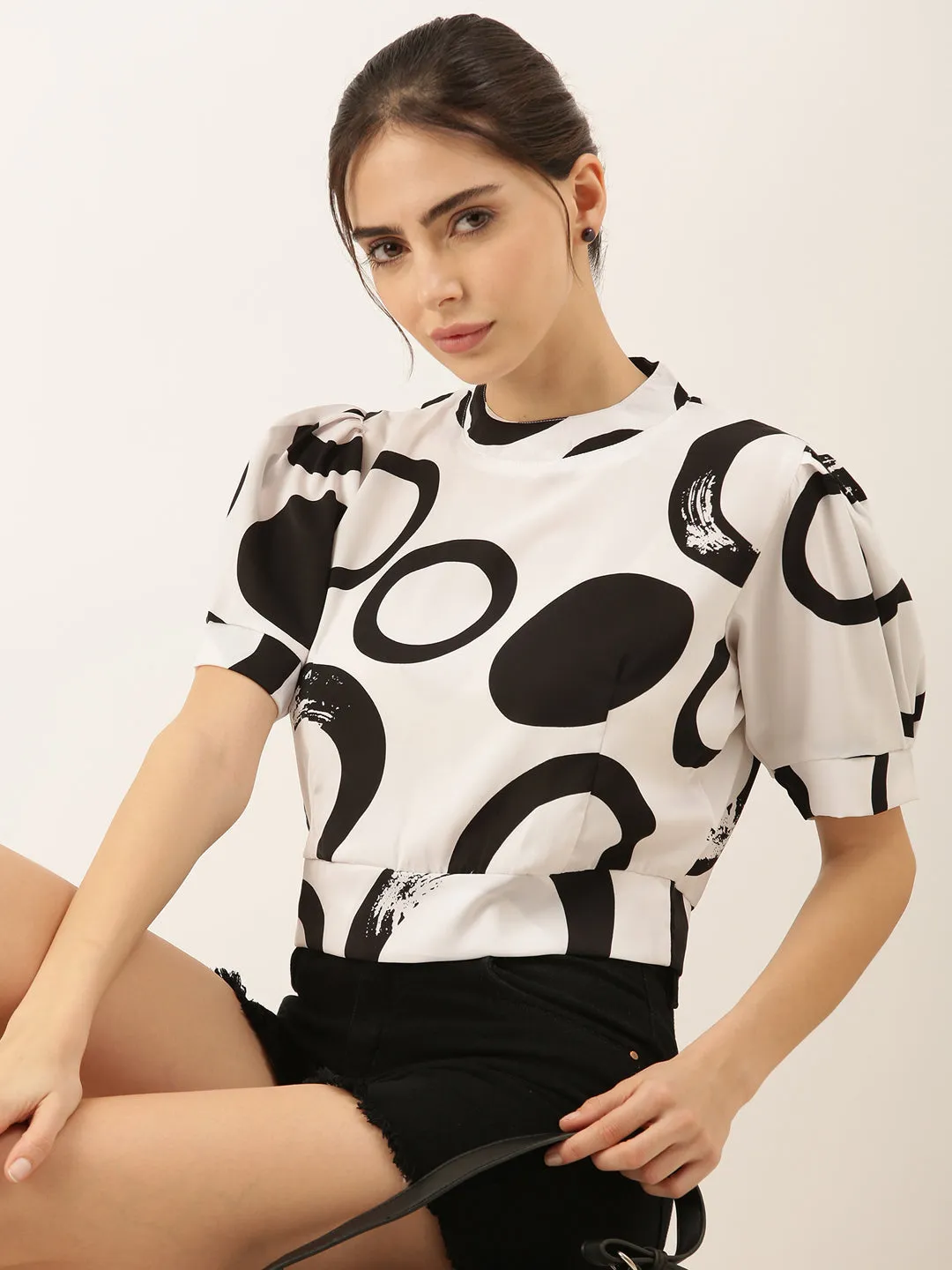 Women White Geometric Print Choker Neck Puff Sleeve Crepe Cinched Waist Crop Top